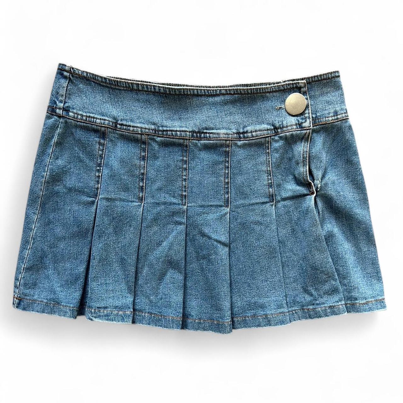 Vintage Y2K style mid wash pleated denim mini skirt