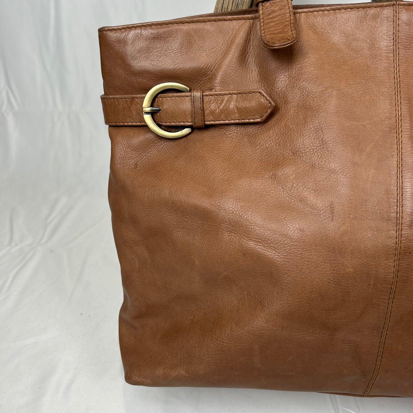Vintage y2k style tan leather shoulder bag