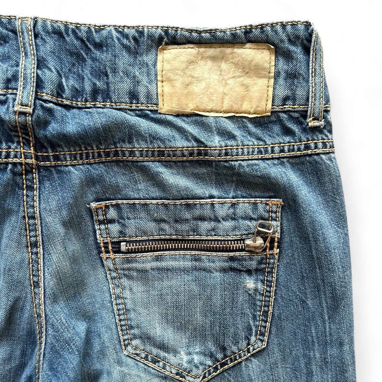 Vintage Y2K style mid wash straight leg jeans