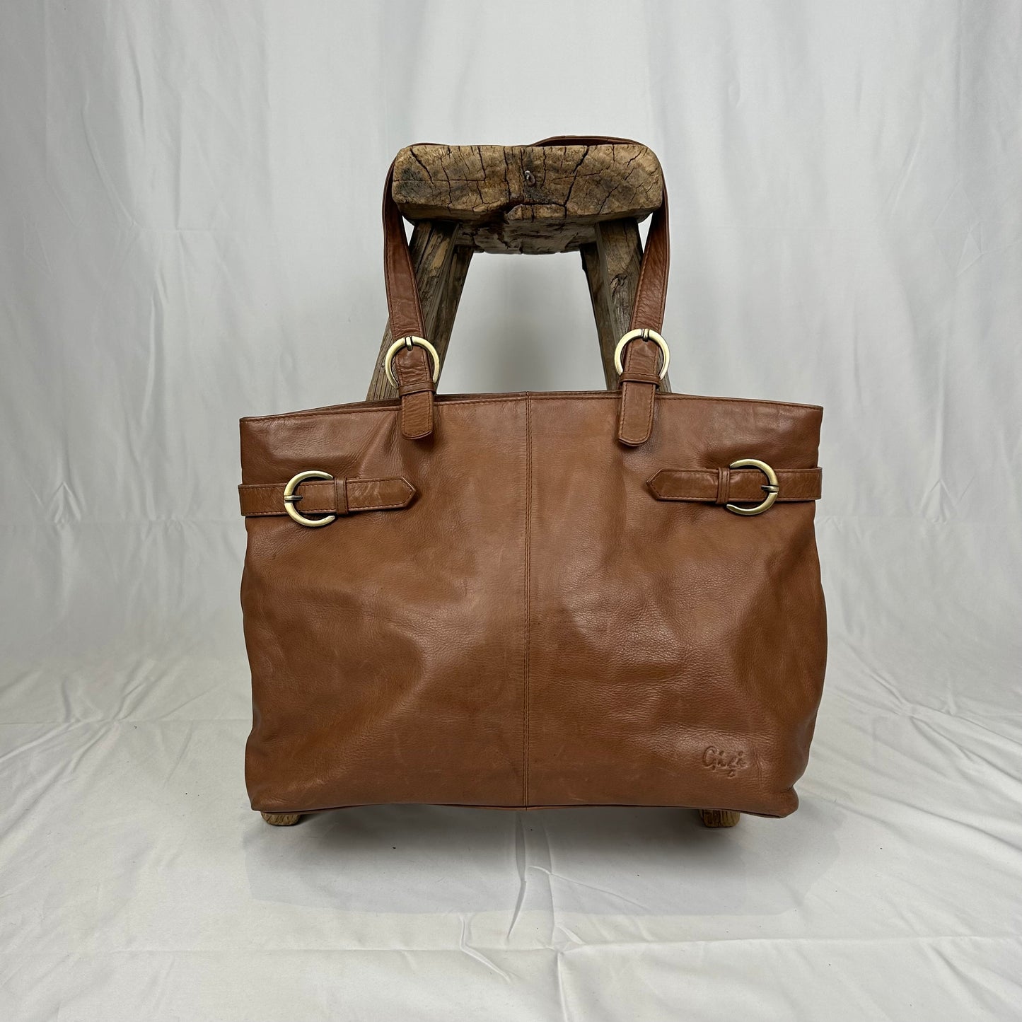 Vintage y2k style tan leather shoulder bag