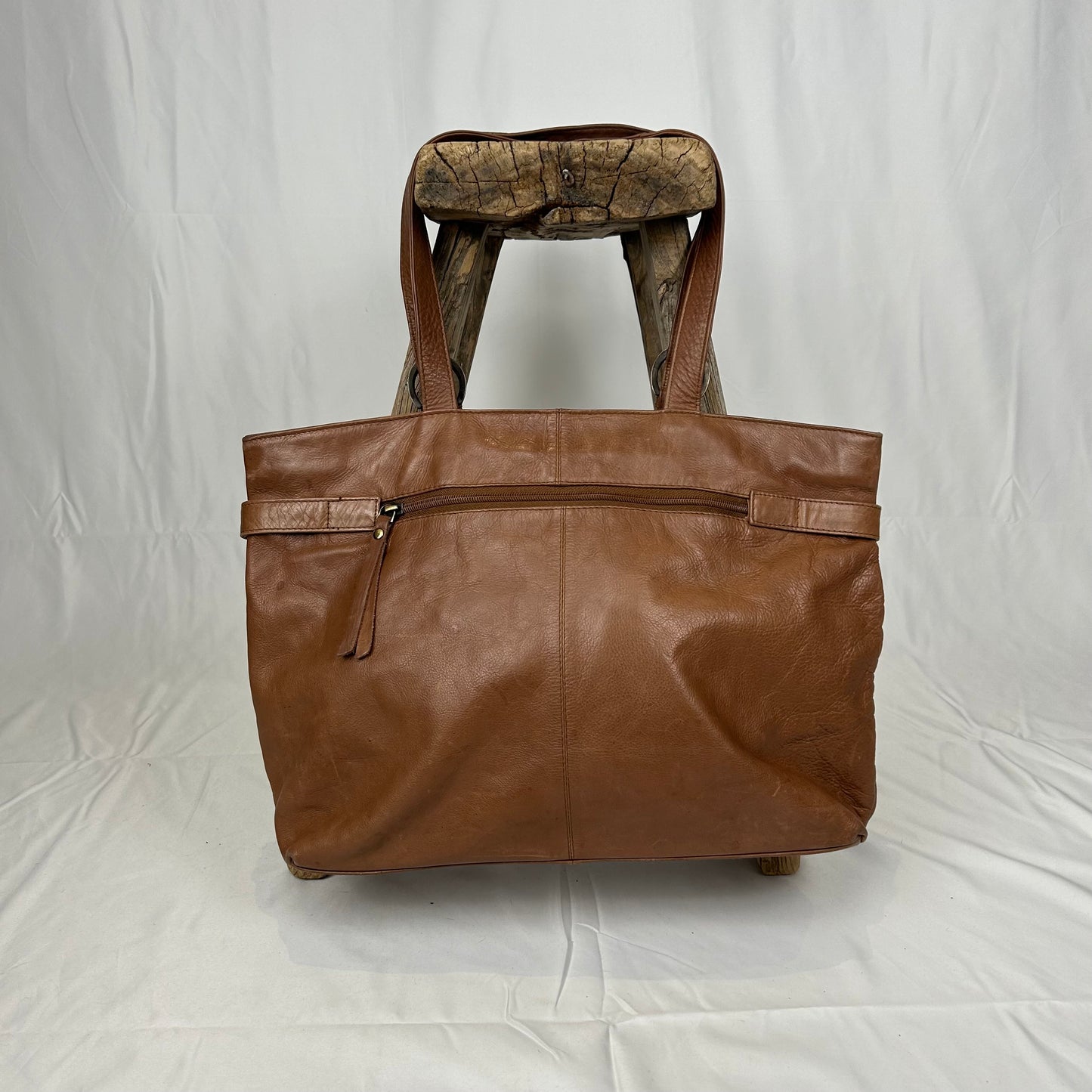 Vintage y2k style tan leather shoulder bag