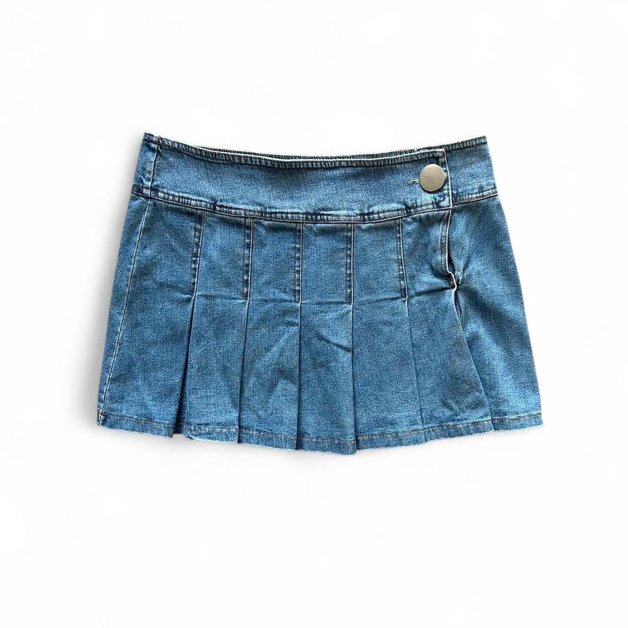 Vintage Y2K style mid wash pleated denim mini skirt