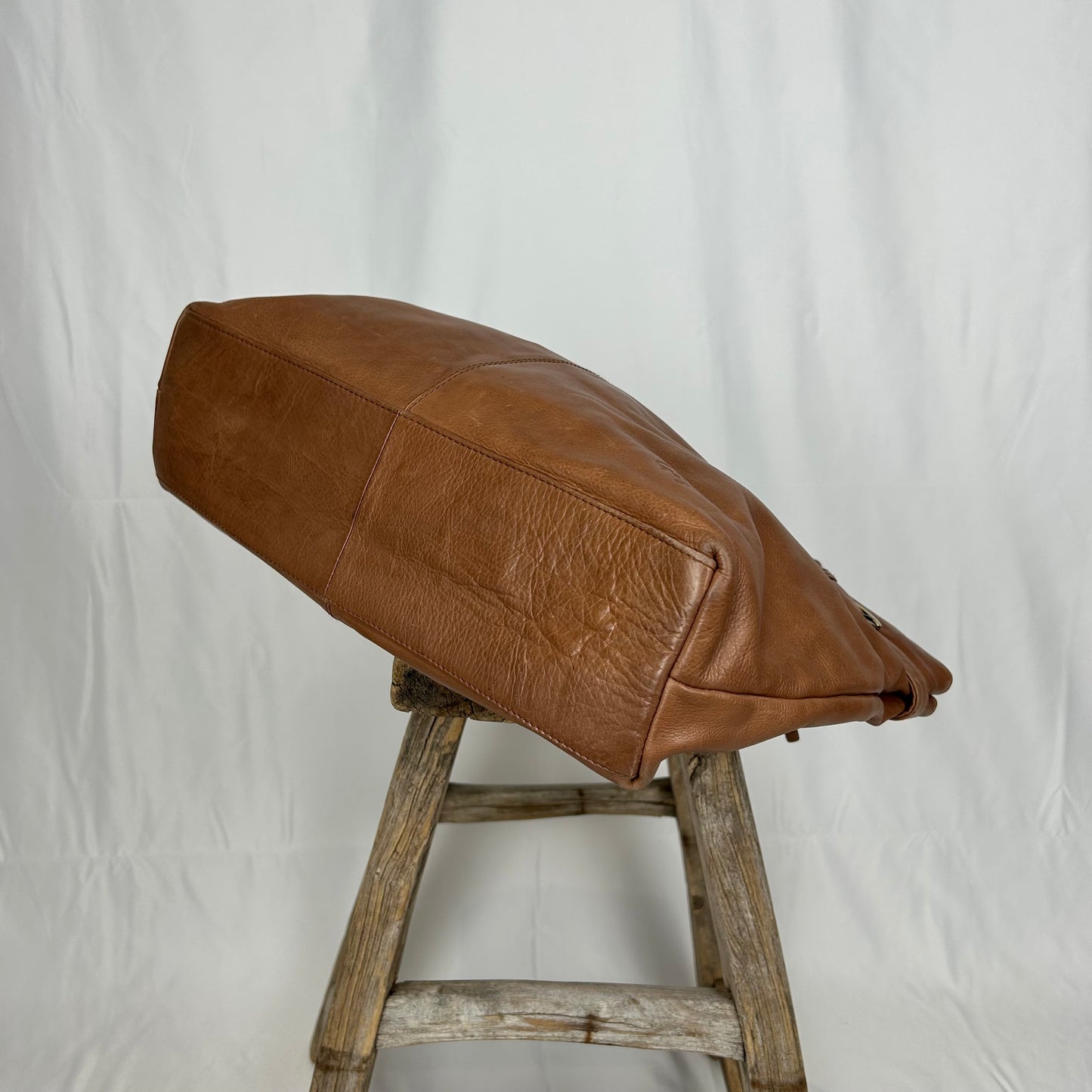 Vintage y2k style tan leather shoulder bag