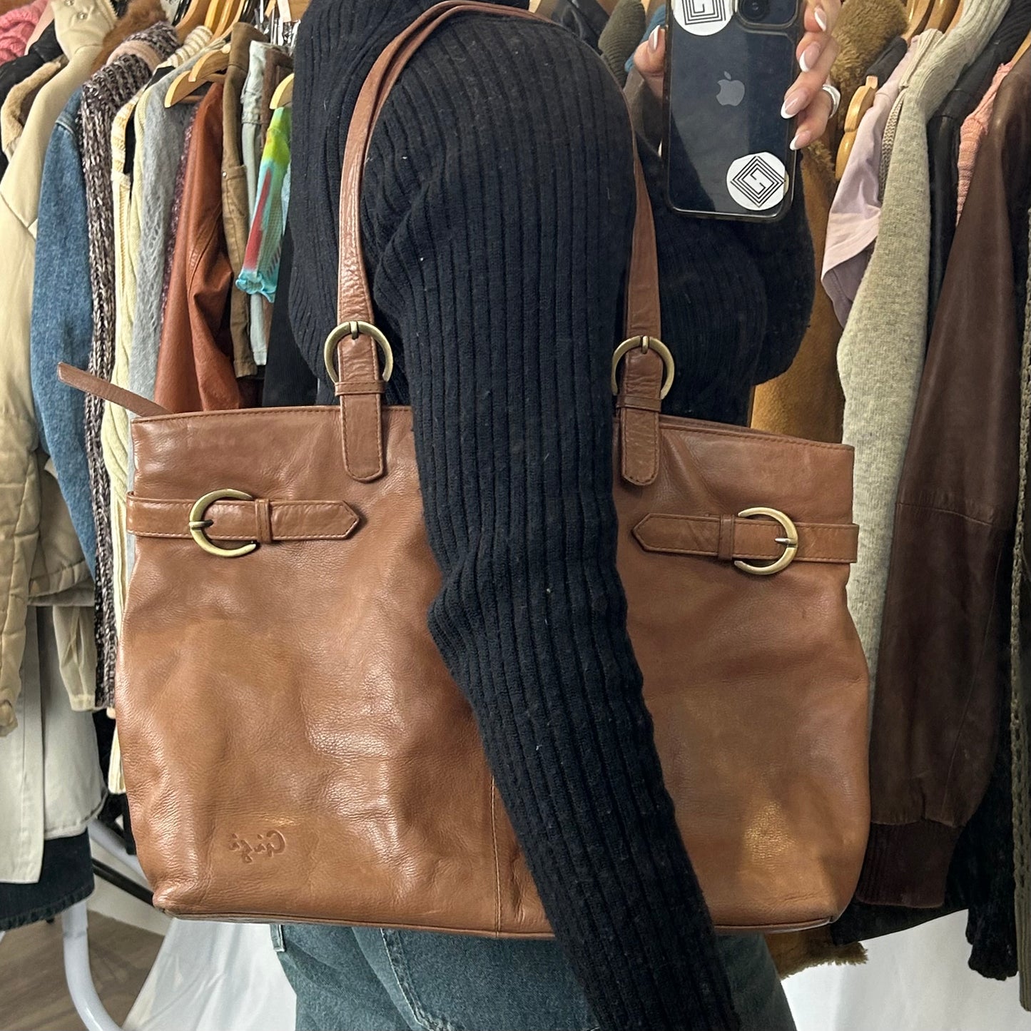 Vintage y2k style tan leather shoulder bag