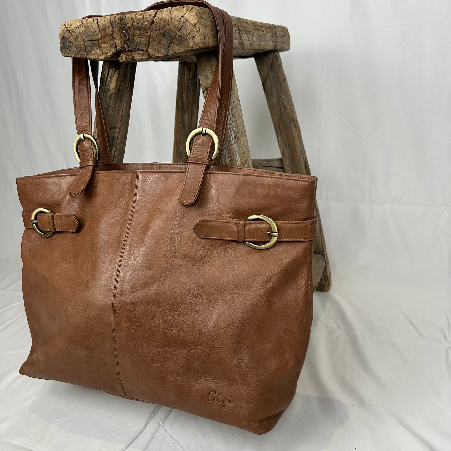 Vintage y2k style tan leather shoulder bag