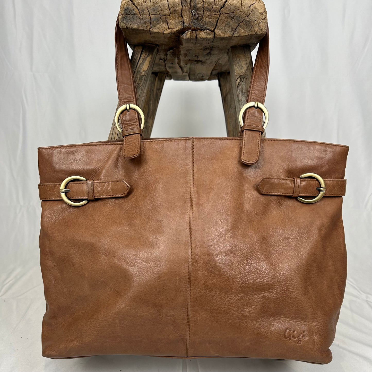 Vintage y2k style tan leather shoulder bag
