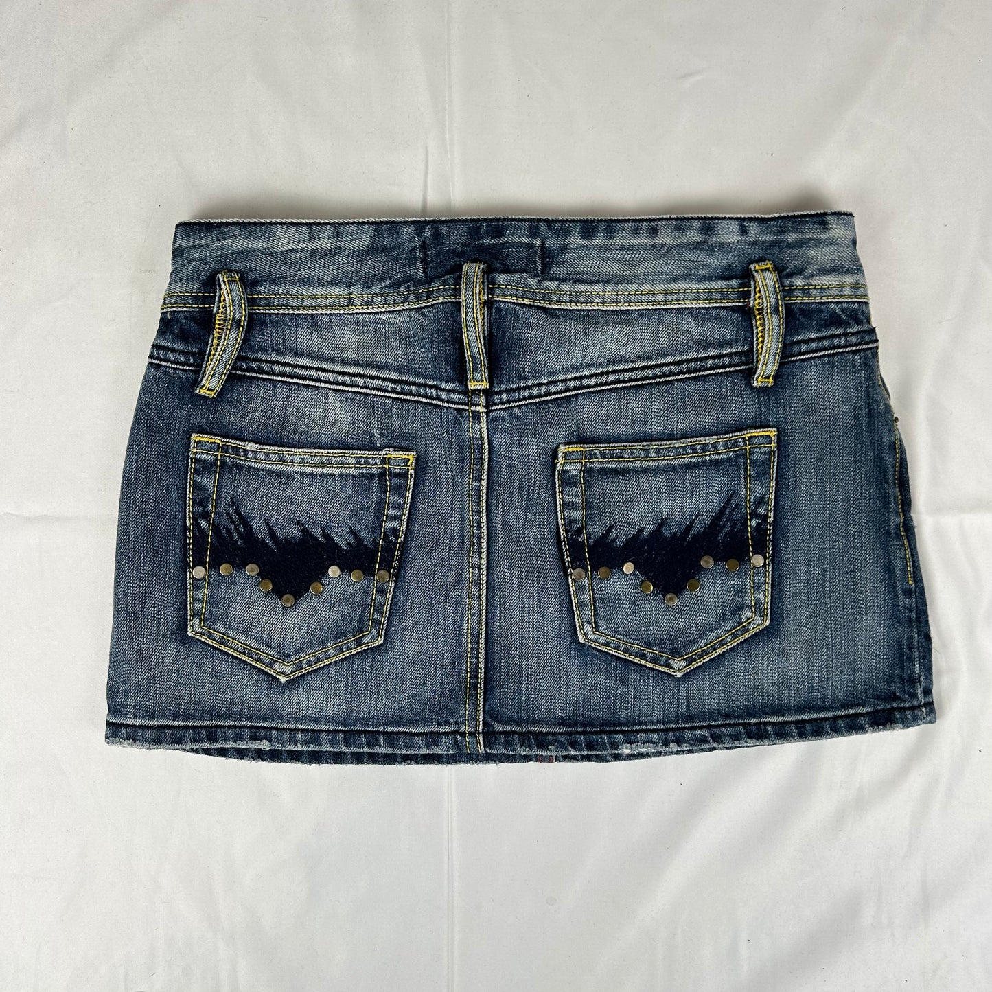 Vintage y2k style dark wash denim mini skirt