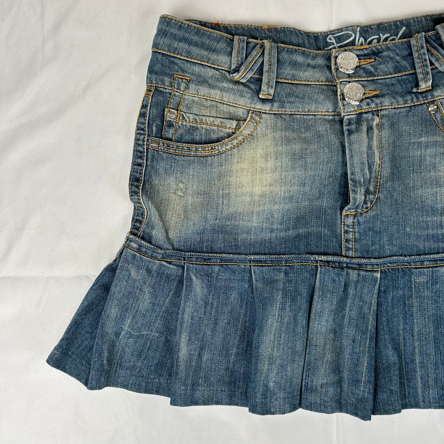 Vintage y2k style mid wash denim pleated mini skirt
