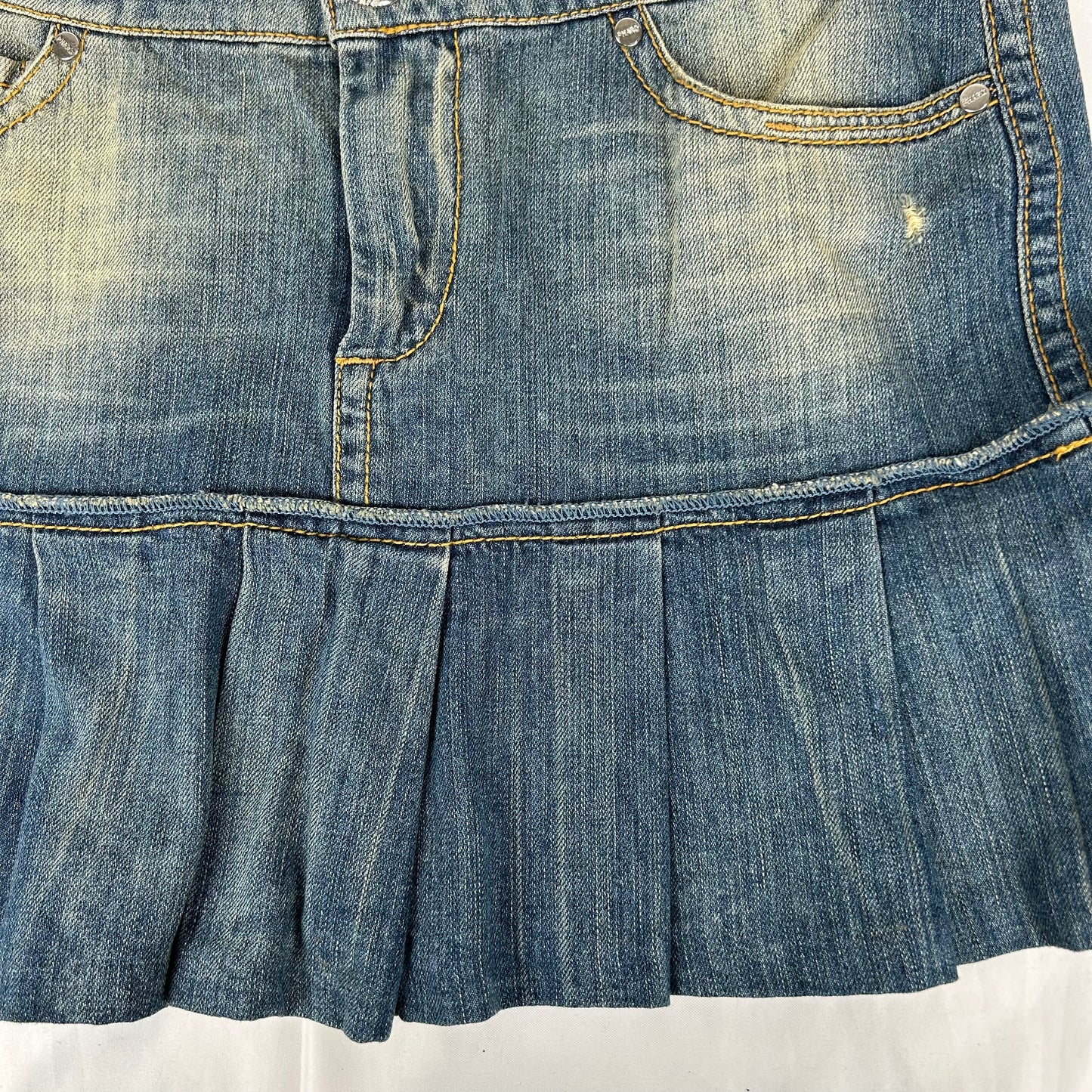 Vintage y2k style mid wash denim pleated mini skirt