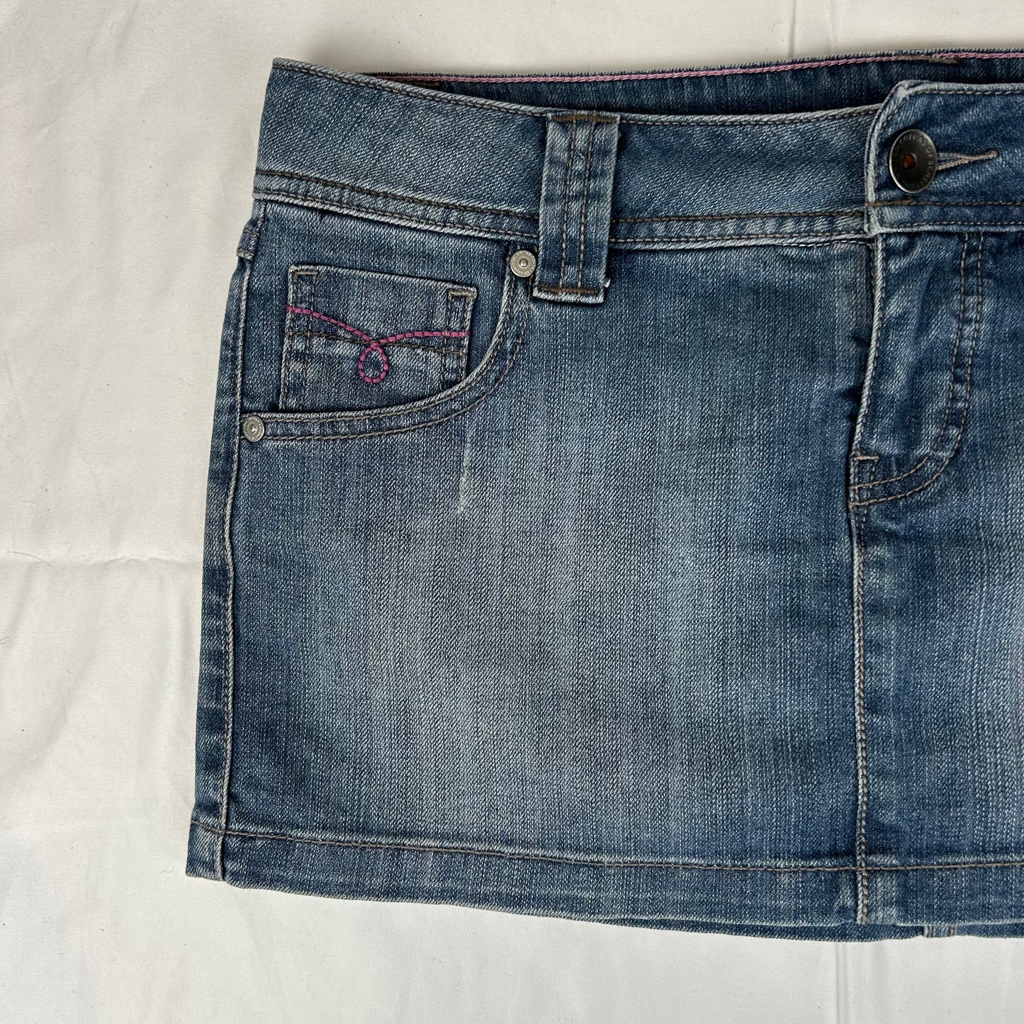 Vintage y2k style mid wash denim mini skirt