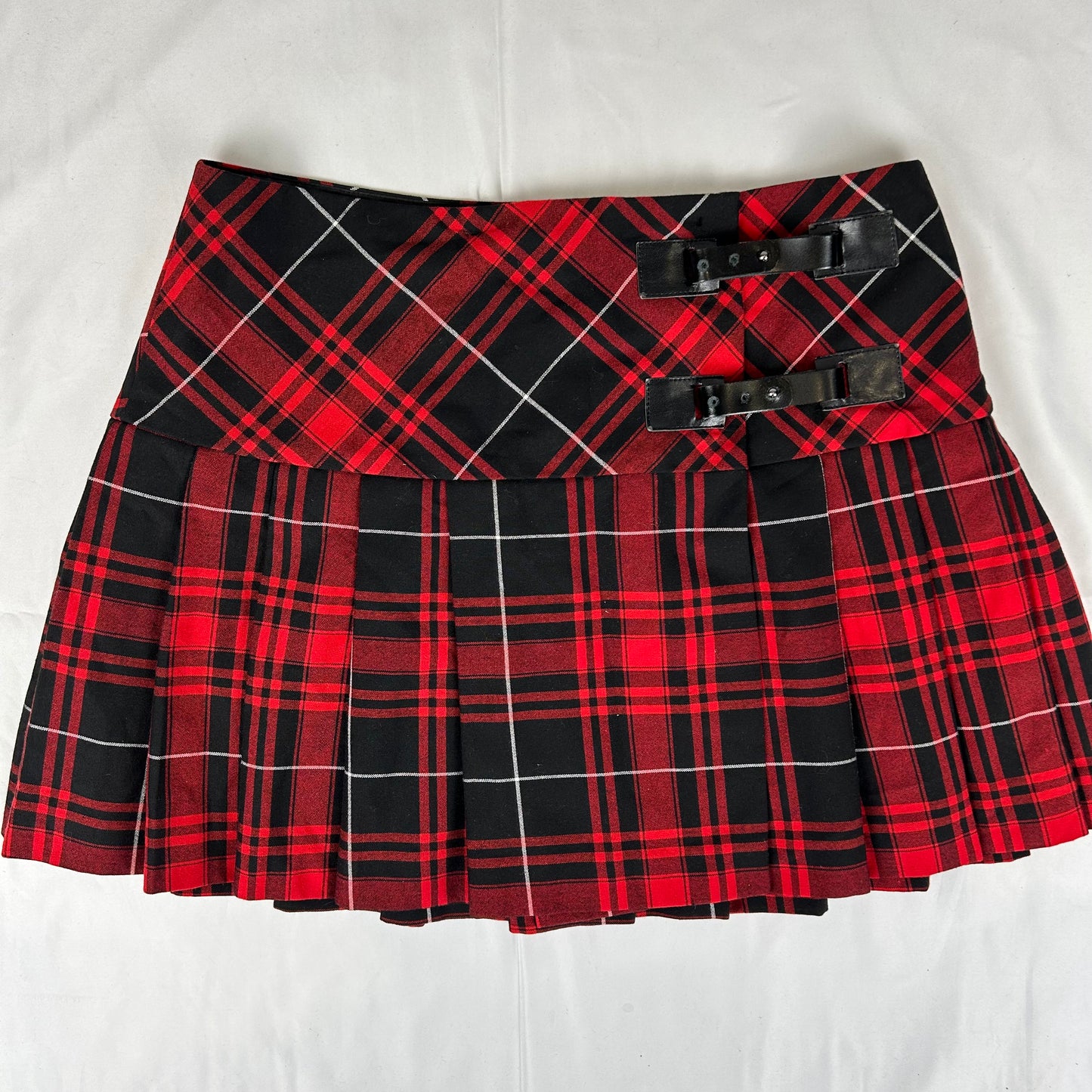 Vintage y2k style red checked pleated mini skirt