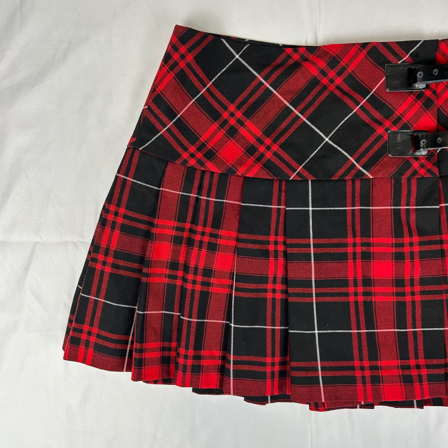 Vintage y2k style red checked pleated mini skirt