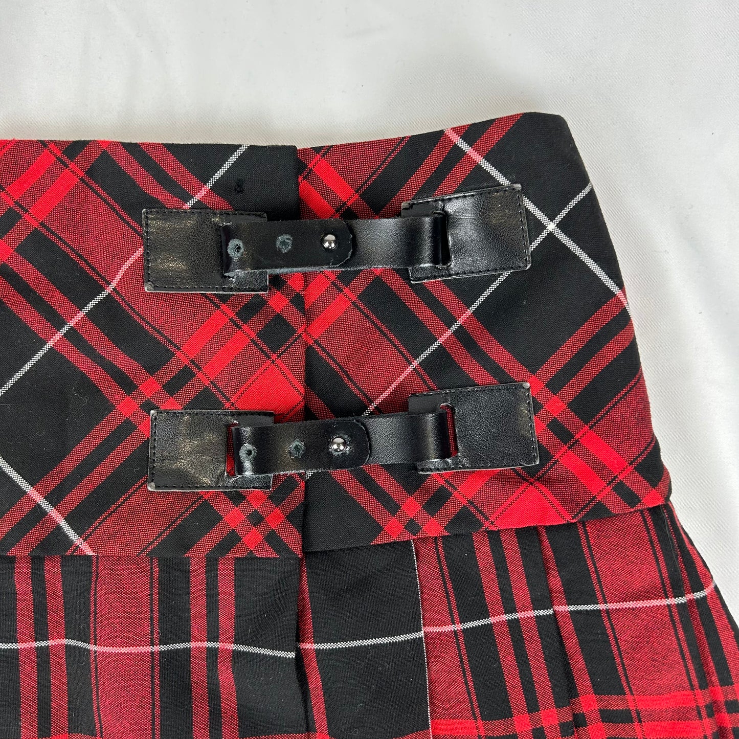 Vintage y2k style red checked pleated mini skirt