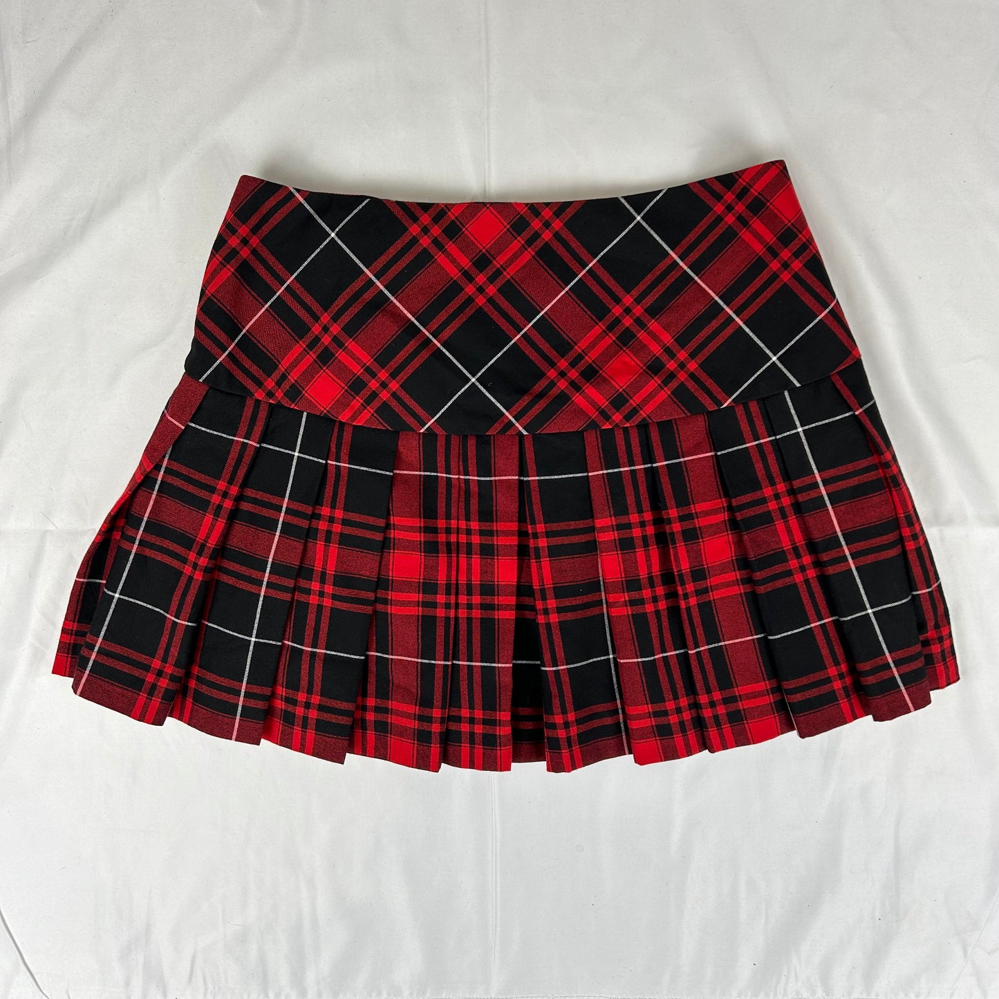 Vintage y2k style red checked pleated mini skirt