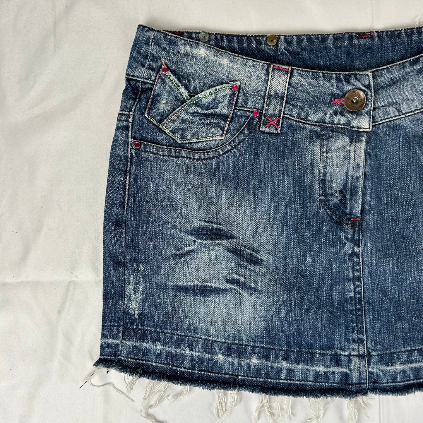 Vintage y2k style dark wash distressed denim mini skirt