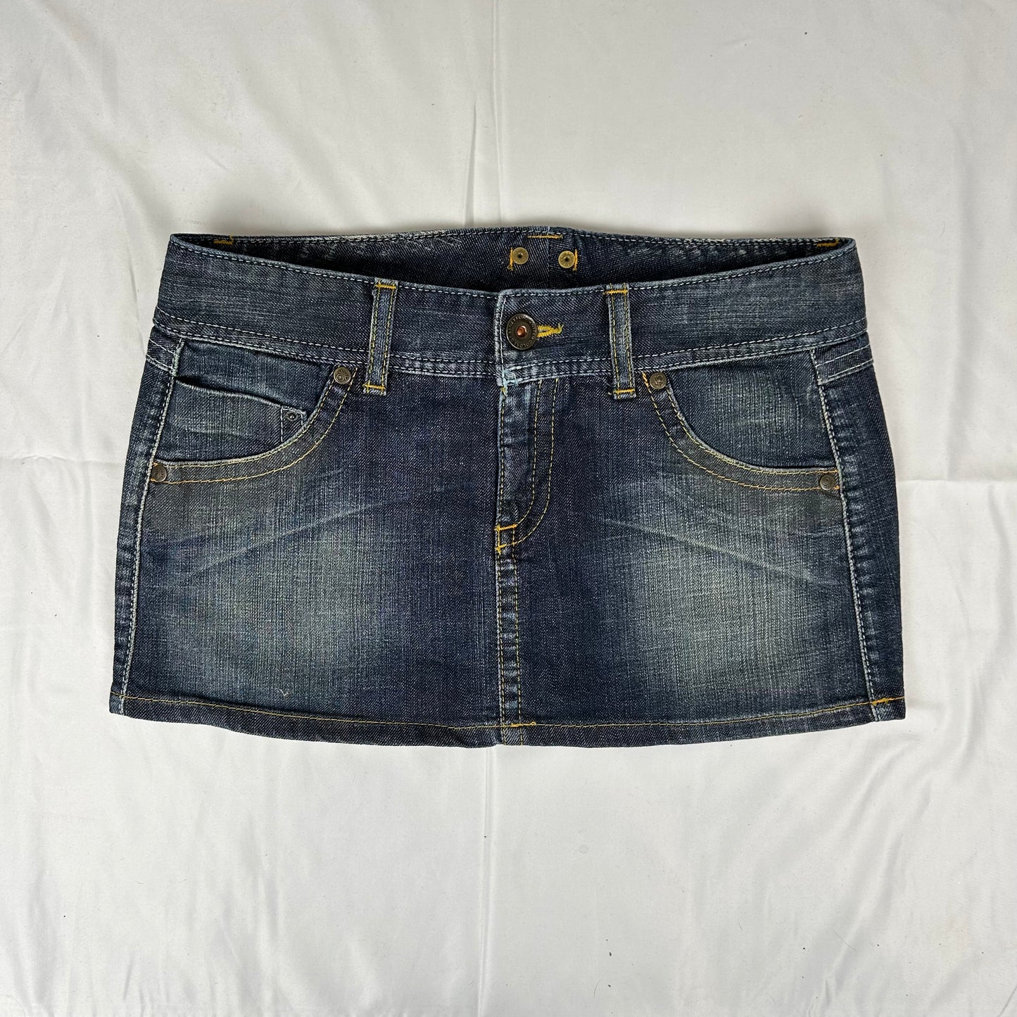 Vintage y2k style dark wash denim mini skirt