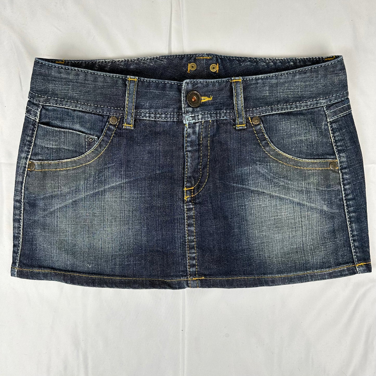 Vintage y2k style dark wash denim mini skirt