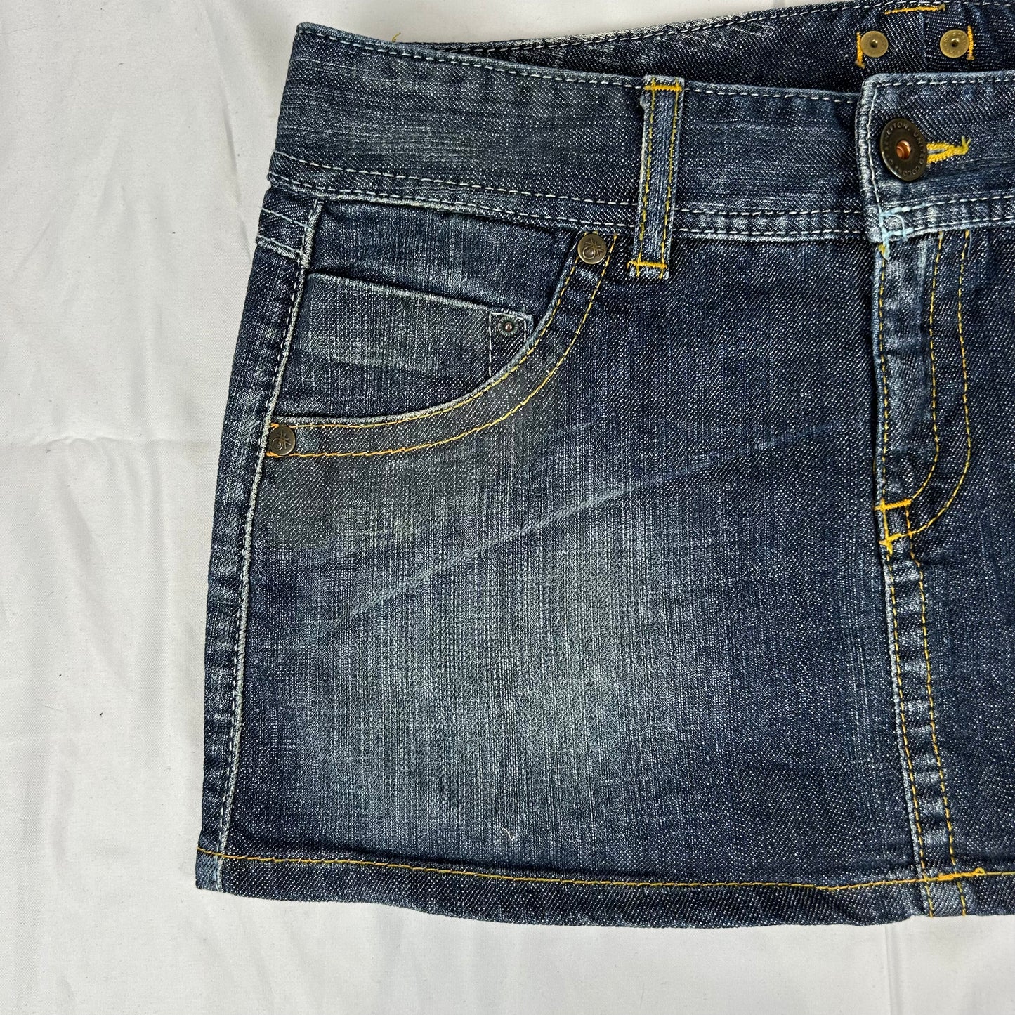 Vintage y2k style dark wash denim mini skirt