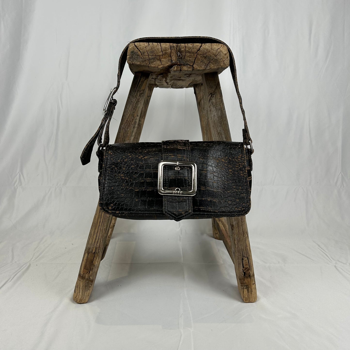 Vintage y2k style distressed brown leather shoulder bag