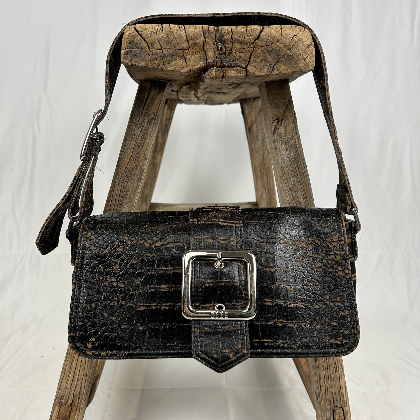 Vintage y2k style distressed brown leather shoulder bag