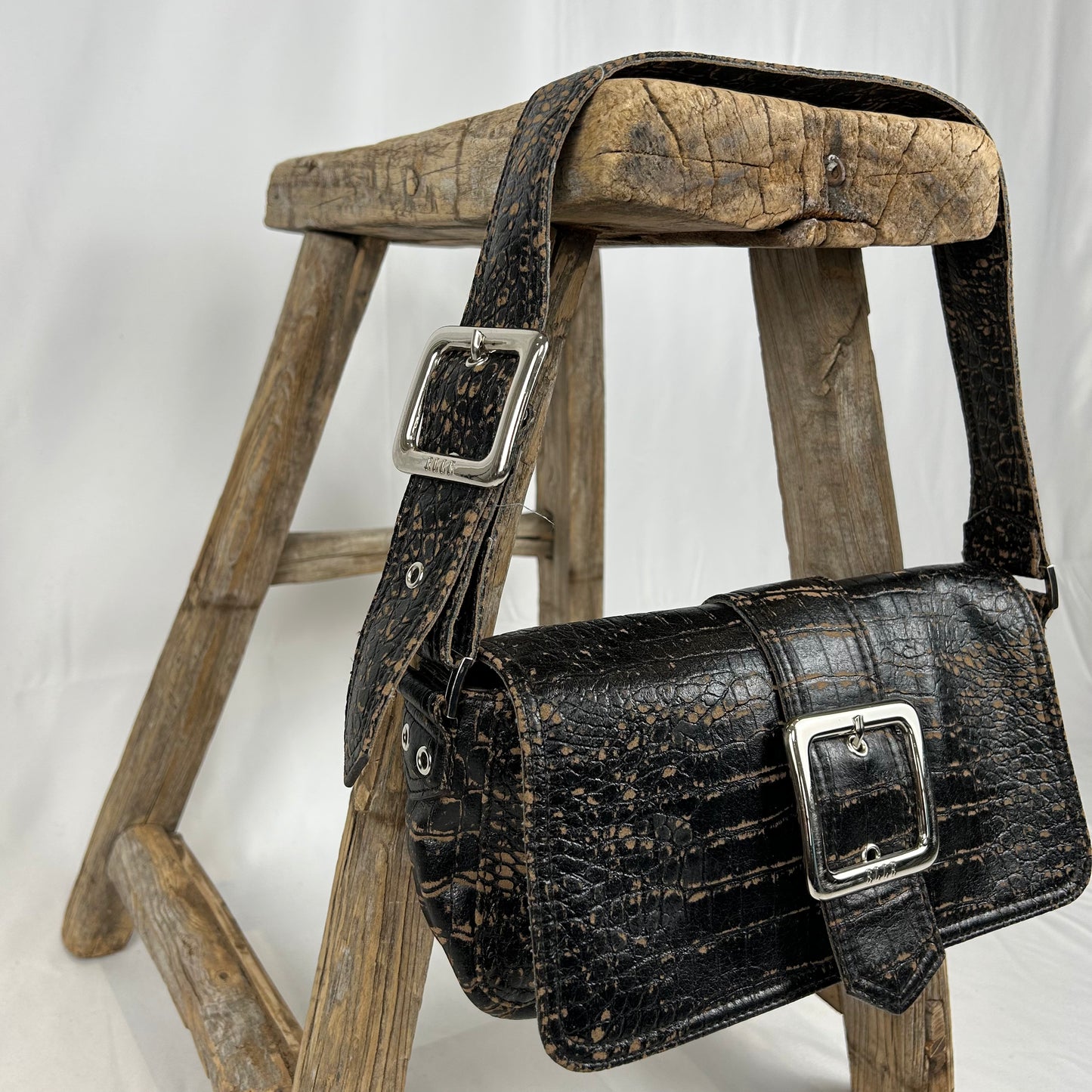 Vintage y2k style distressed brown leather shoulder bag