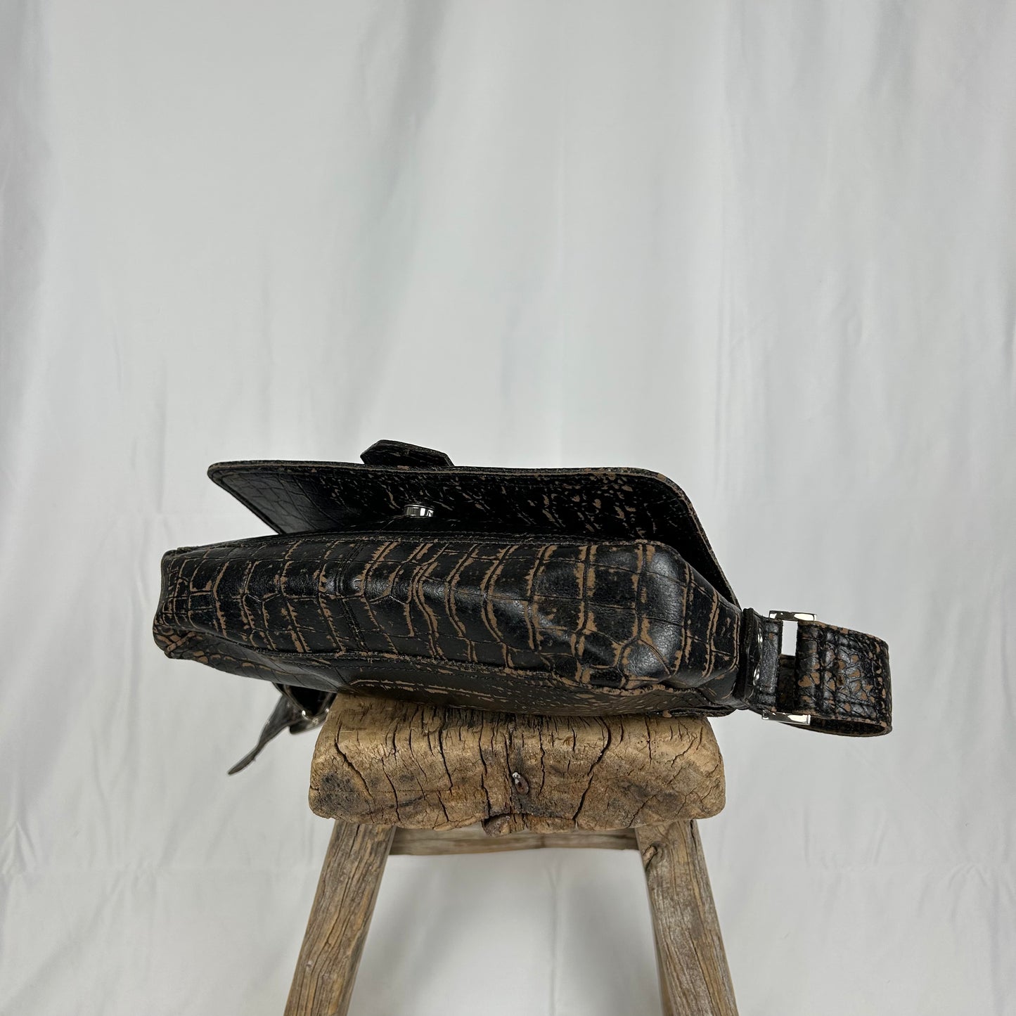 Vintage y2k style distressed brown leather shoulder bag