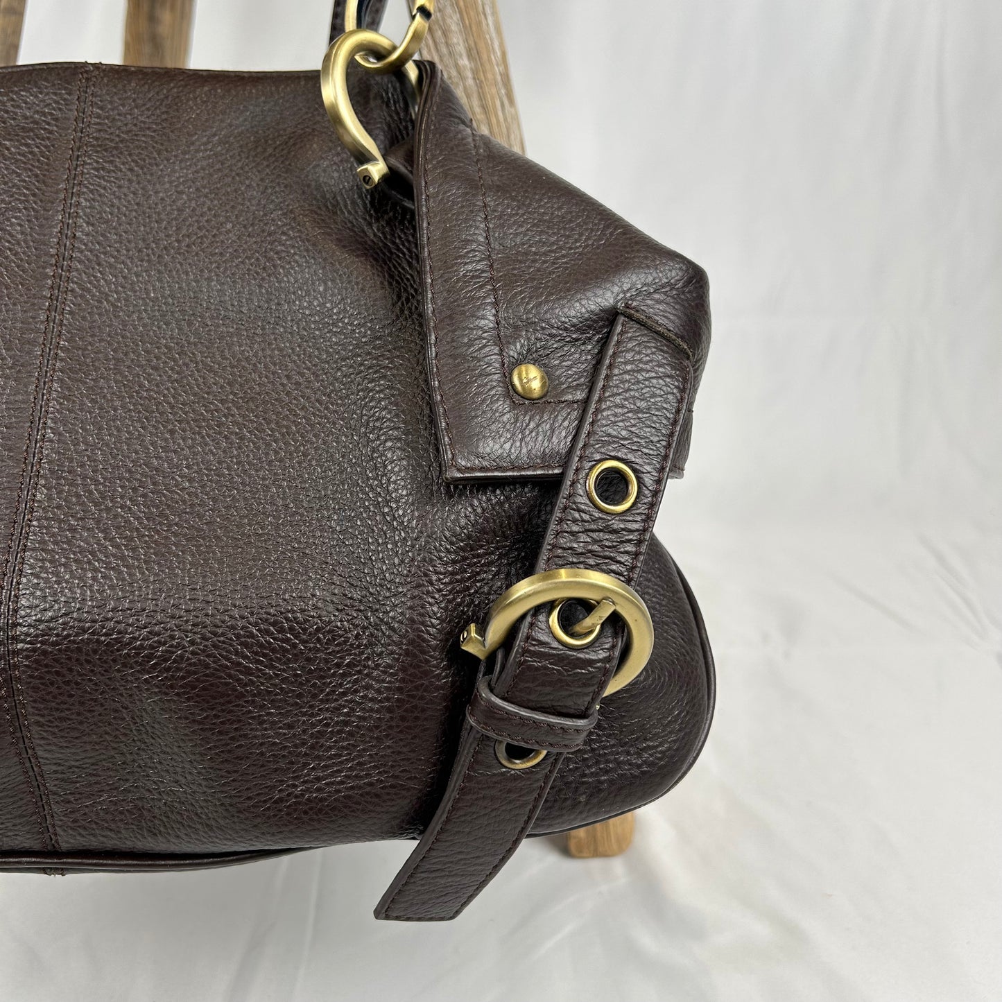 Vintage y2k style brown pebbled leather shoulder bag