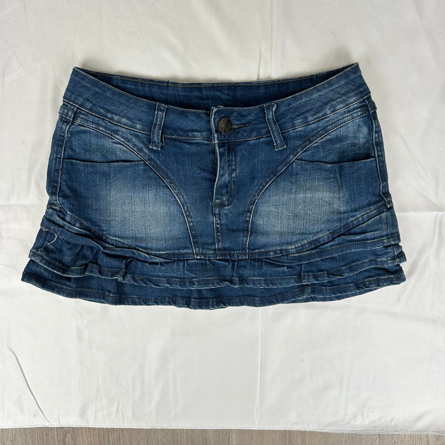 Vintage y2k style dark wash ruffled denim mini skirt