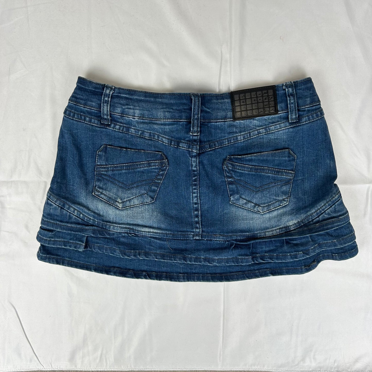 Vintage y2k style dark wash ruffled denim mini skirt