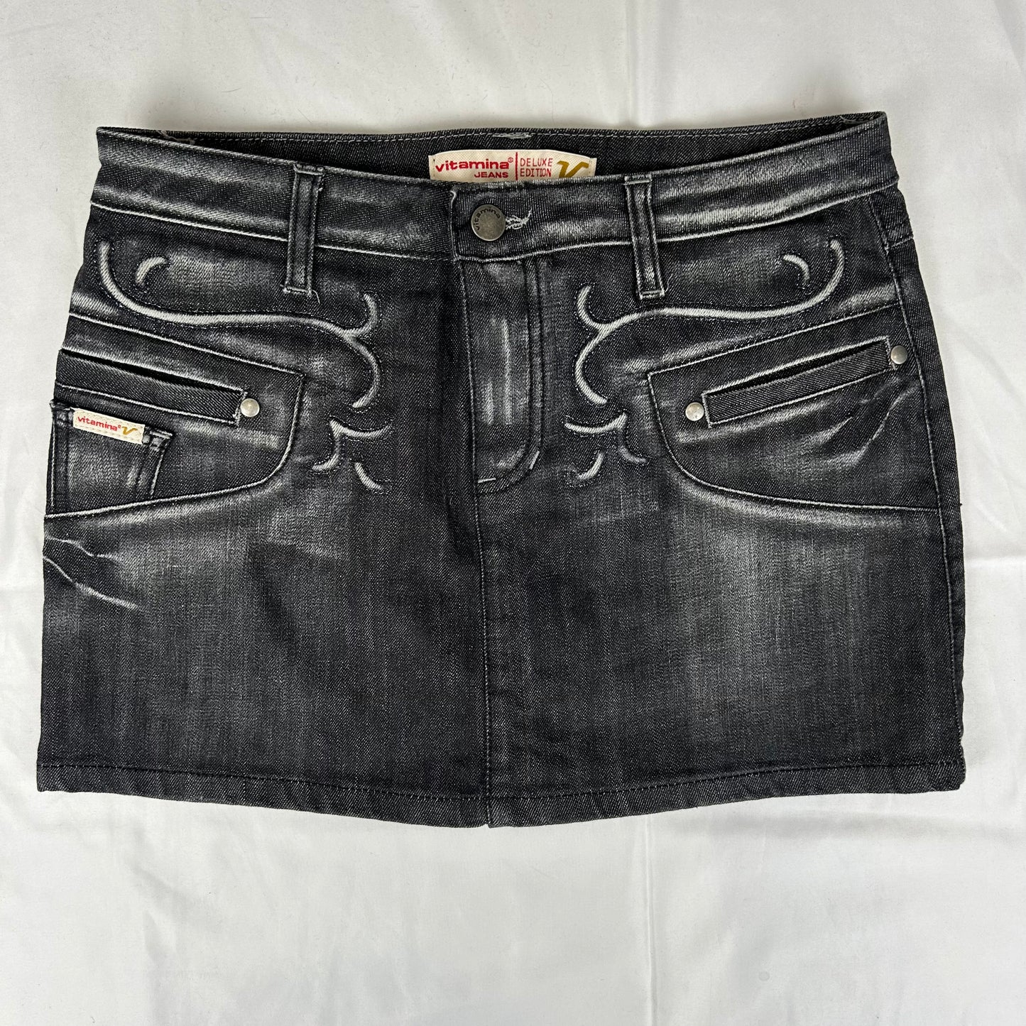 Vintage y2k style dark wash denim mini skirt