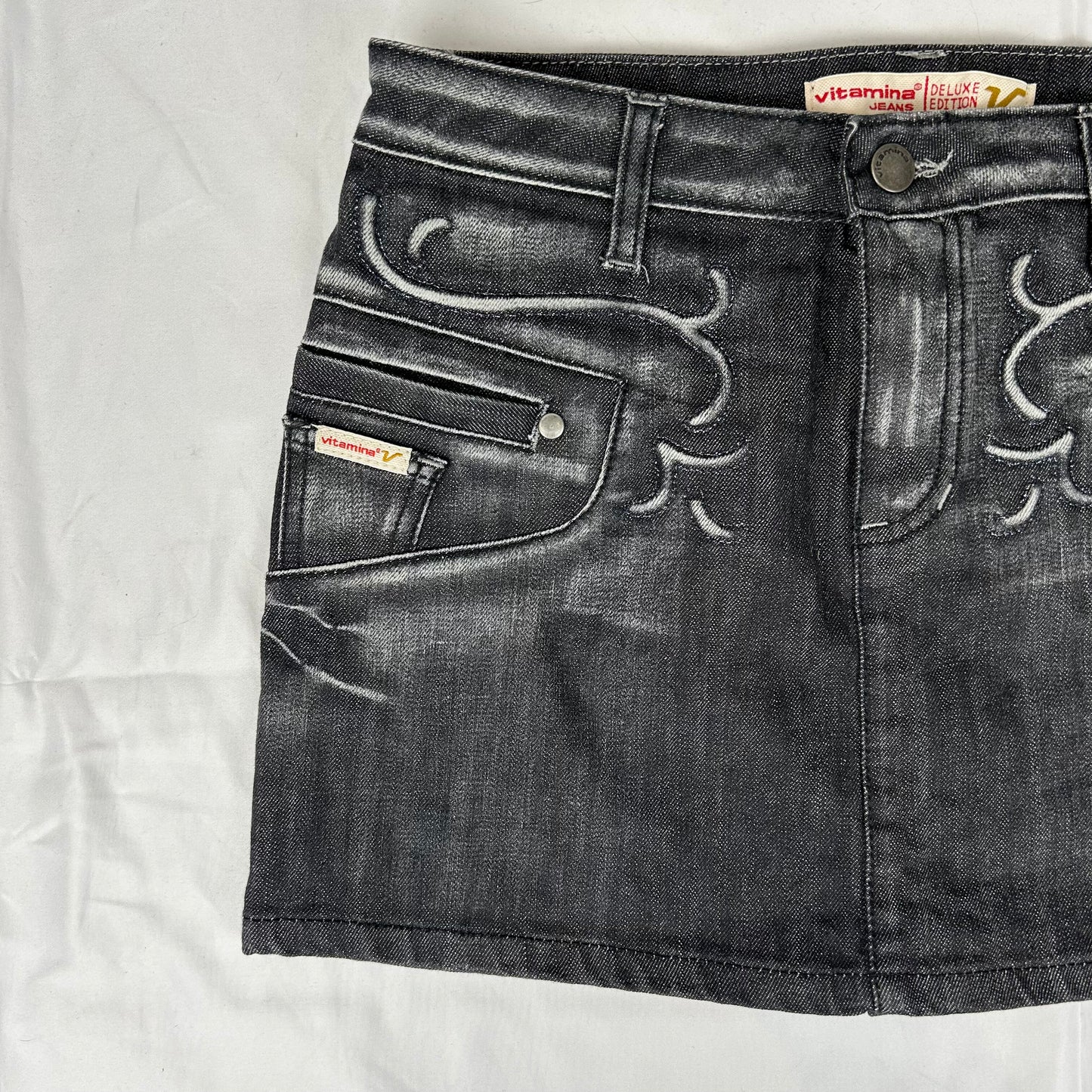 Vintage y2k style dark wash denim mini skirt