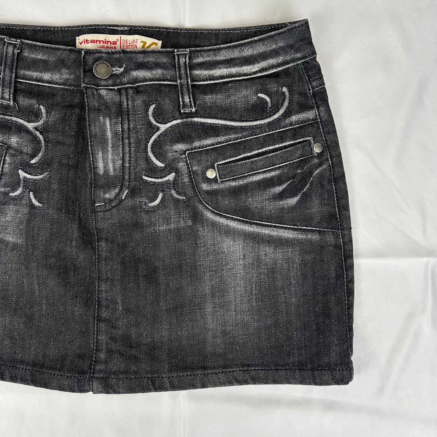 Vintage y2k style dark wash denim mini skirt