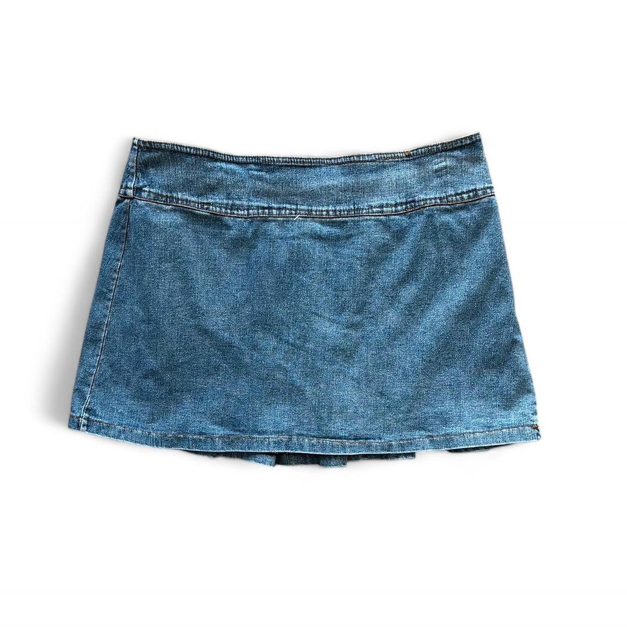 Vintage Y2K style mid wash pleated denim mini skirt
