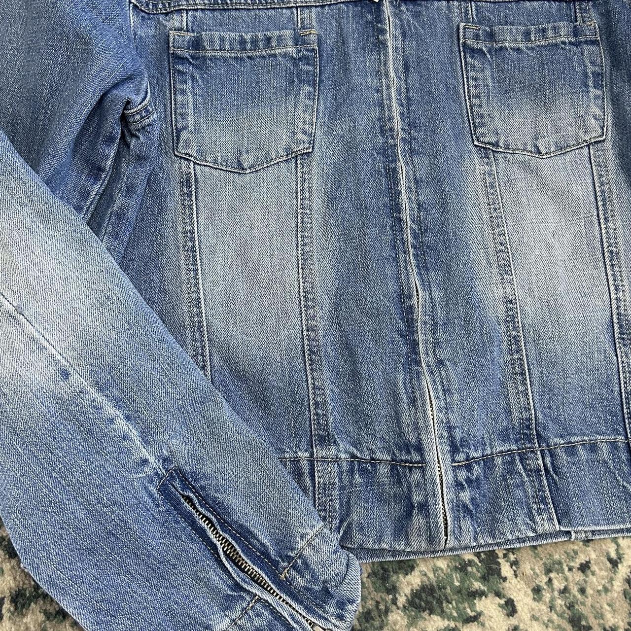 Vintage y2k style mid wash zip up denim jacket