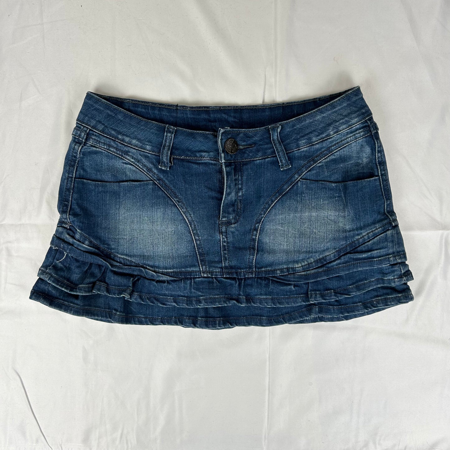 Vintage y2k style dark wash ruffled denim mini skirt